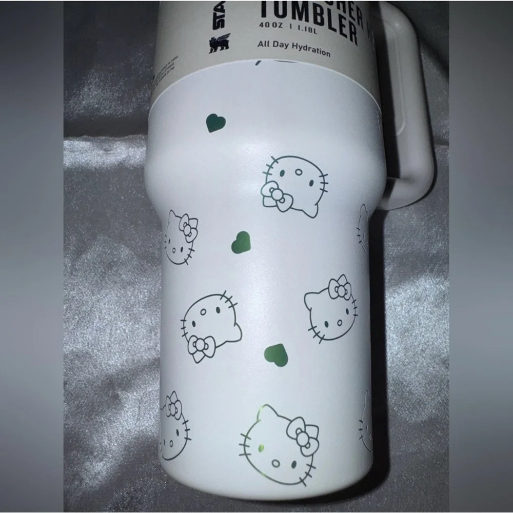 Stanley Quencher H2.0 Tumbler with Green Hello Kitty Design - Picture 4 of 16